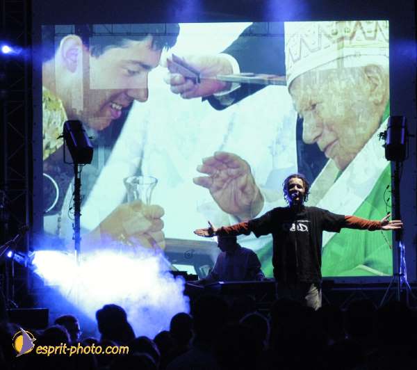 Nom de l'image : Glorious-chartres044c — Description :