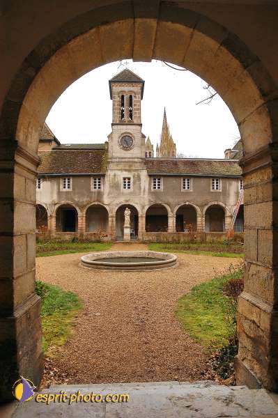 Nom de l'image : 177D1207133-1 — Description :  Maison de Retrait St Lazar à AUTUN (Bourgogne)