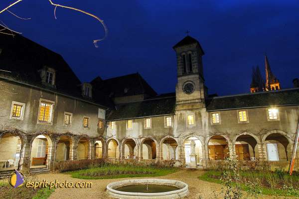 Nom de l'image : 181D1207284-1 — Description :  Maison de Retrait St Lazar à AUTUN (Bourgogne)