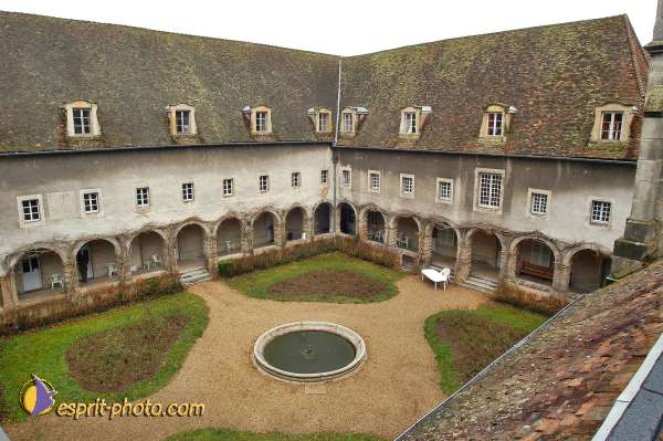 Nom de l'image : 191D1207482-1 — Description :  Maison de Retrait St Lazar à AUTUN (Bourgogne)