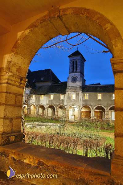Nom de l'image : 204D1207269-1 — Description :  Maison de Retrait St Lazar à AUTUN (Bourgogne)