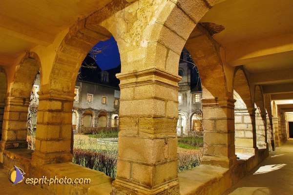 Nom de l'image : 206D1207281-1 — Description :  Maison de Retrait St Lazar à AUTUN (Bourgogne)