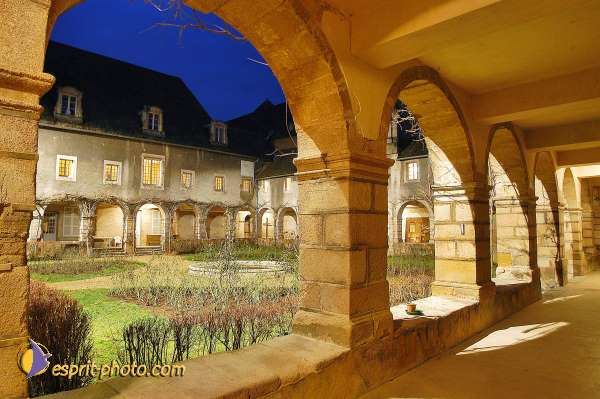 Nom de l'image : 207D1207282-1 — Description :  Maison de Retrait St Lazar à AUTUN (Bourgogne)