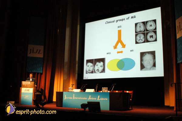 Nom de l'image : E00017134-1 — Description :  Toussaint 2004 - Messe avec les sans abri