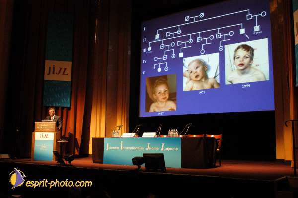 Nom de l'image : E00017168-1 — Description :  Toussaint 2004 - Messe avec les sans abri