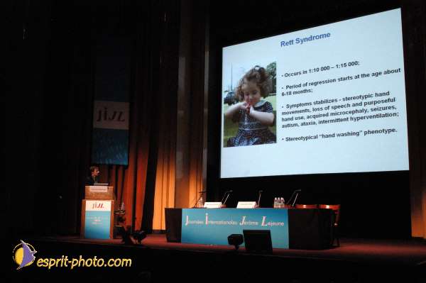 Nom de l'image : E00017519-1 — Description :  Toussaint 2004 - Messe avec les sans abri