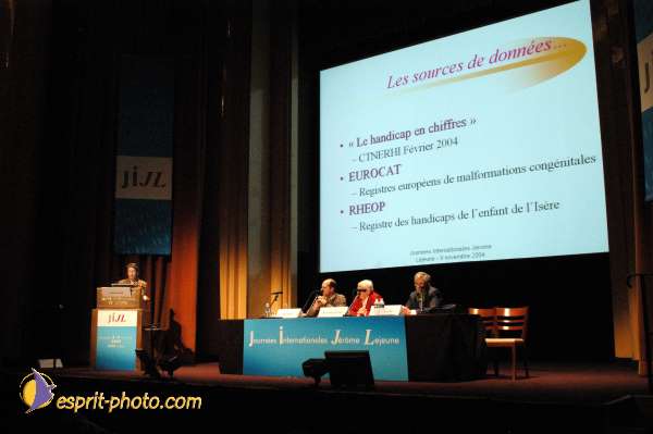 Nom de l'image : E00017580-1 — Description :  Toussaint 2004 - Messe avec les sans abri