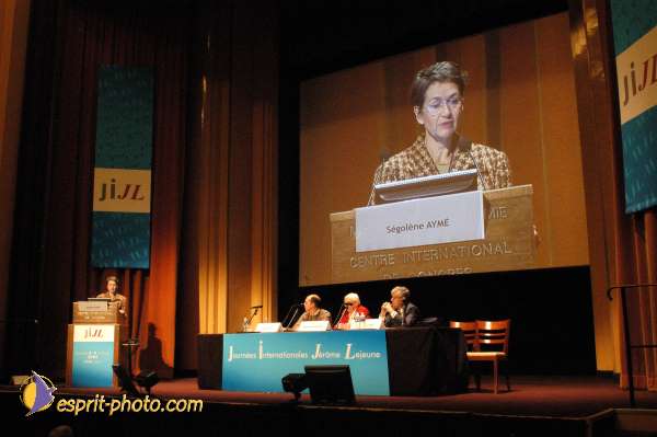 Nom de l'image : E00017602-1 — Description :  Toussaint 2004 - Messe avec les sans abri