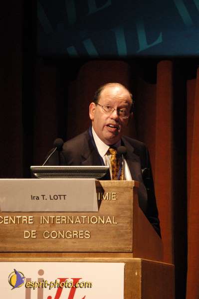 Nom de l'image : E00017611-1 — Description :  Toussaint 2004 - Messe avec les sans abri