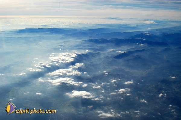 Nom de l'image : D1186536-1 — Description :  Vol Bratislava-Paris - au dessus des nuages