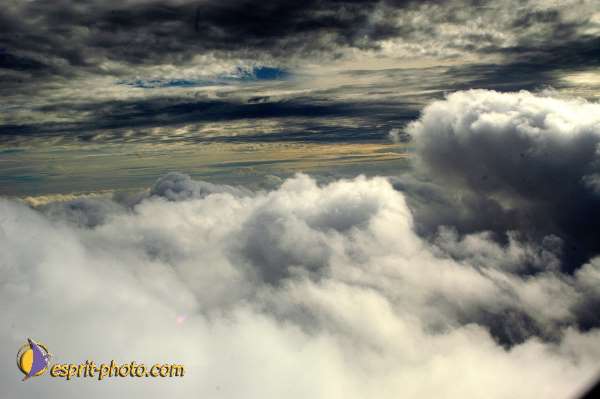 Nom de l'image : D1186593-1 — Description :  Vol Bratislava-Paris - au dessus des nuages