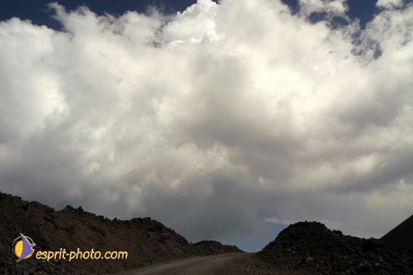 Nom de l'image : D1177201-1 — Description :  Etna - Eruption du volcan sur l'Etna en Sicile le 15/09/2005