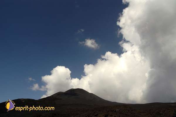 Nom de l'image : D1177221-1 — Description :  Etna - Eruption du volcan sur l'Etna en Sicile le 15/09/2005