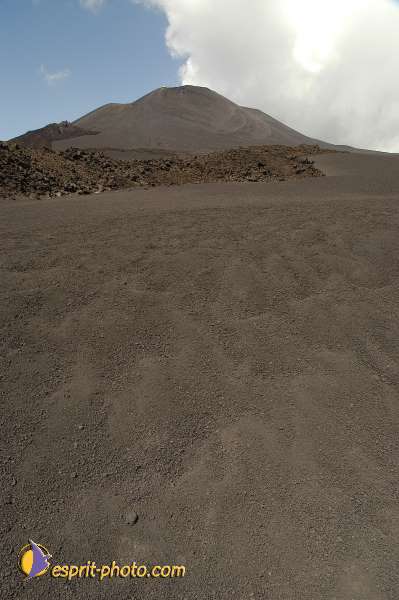 Nom de l'image : D1177227-1 — Description :  Etna - Eruption du volcan sur l'Etna en Sicile le 15/09/2005