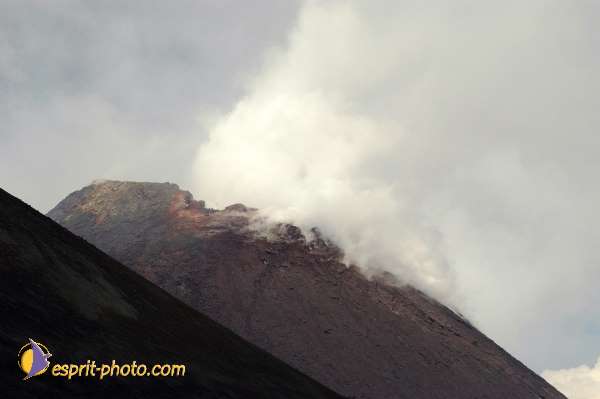 Nom de l'image : D1177242-1 — Description :  Etna - Eruption du volcan sur l'Etna en Sicile le 15/09/2005