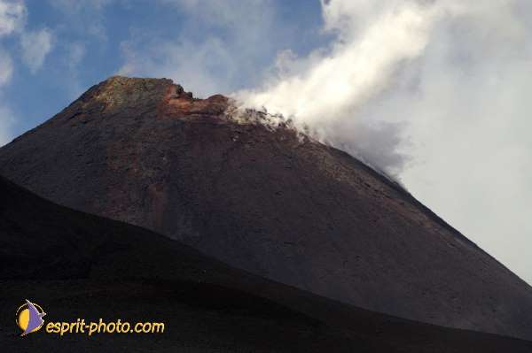 Nom de l'image : D1177272-1 — Description :  Etna - Eruption du volcan sur l'Etna en Sicile le 15/09/2005