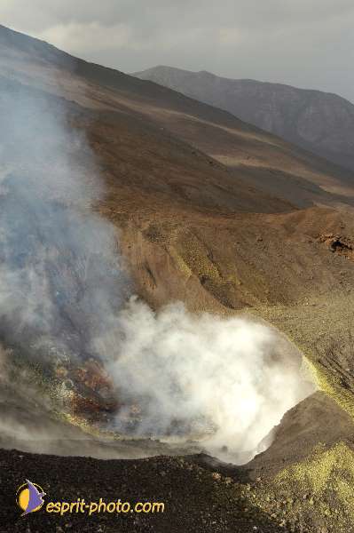 Nom de l'image : D1177558-1 — Description :  Etna - Eruption du volcan sur l'Etna en Sicile le 15/09/2005