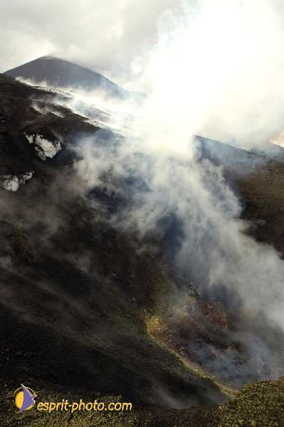 Nom de l'image : D1177582-1 — Description :  Etna - Eruption du volcan sur l'Etna en Sicile le 15/09/2005