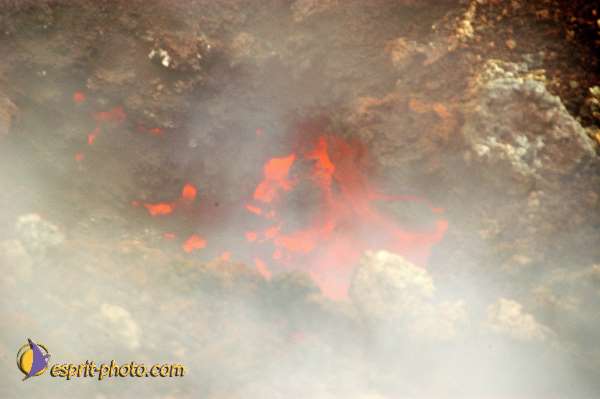 Nom de l'image : D1177601-1 — Description :  Etna - Eruption du volcan sur l'Etna en Sicile le 15/09/2005