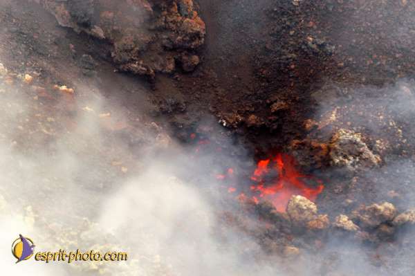 Nom de l'image : D1177605-1 — Description :  Etna - Eruption du volcan sur l'Etna en Sicile le 15/09/2005