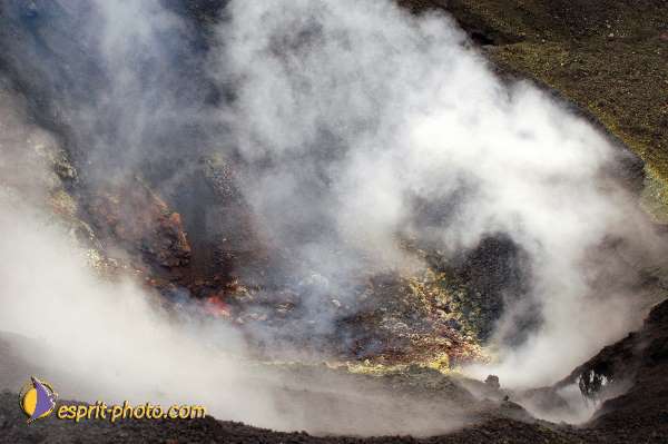 Nom de l'image : D1177609-1 — Description :  Etna - Eruption du volcan sur l'Etna en Sicile le 15/09/2005