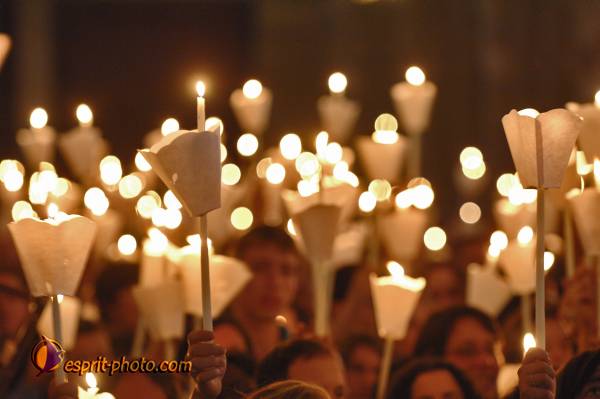 Nom de l'image : E2069024_1 — Description :  Routes de Vezelay 2008