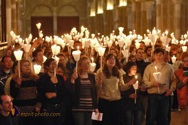 Nom de l'image : E2069033_1 — Description :  Routes de Vezelay 2008