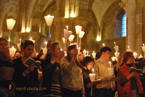 Nom de l'image : E2069052_1 — Description :  Routes de Vezelay 2008