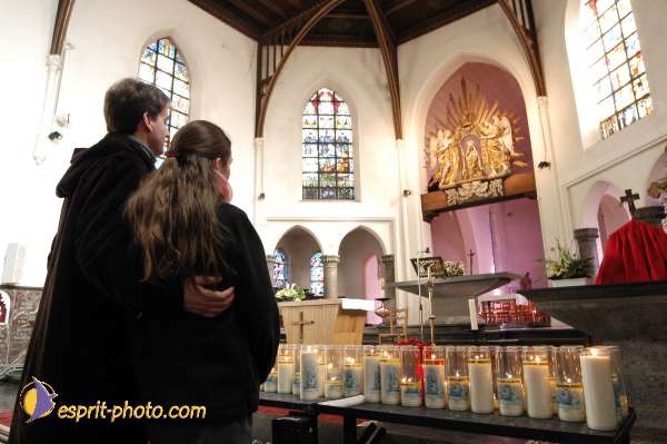 Nom de l'image : Priere_Couple_D1111612-01 — Description :