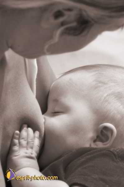 Nom de l'image : D1167105-1sp — Description :  Mère et enfant - aleitement