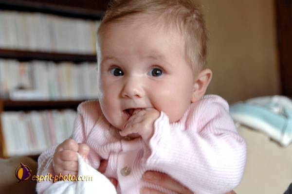 Nom de l'image : Bebe_0-6_Mois_E2067404_1 — Description :