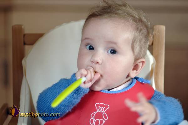 Nom de l'image : Bebe_0-6_Mois_E2067612_1 — Description :