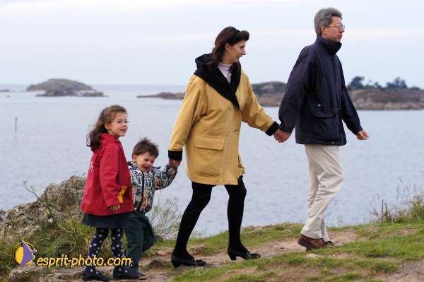 Nom de l'image : D1007527-01 — Description :  Famille BIENVENU Jean-Blandine-Agnes-Rose-Samuel-Flore