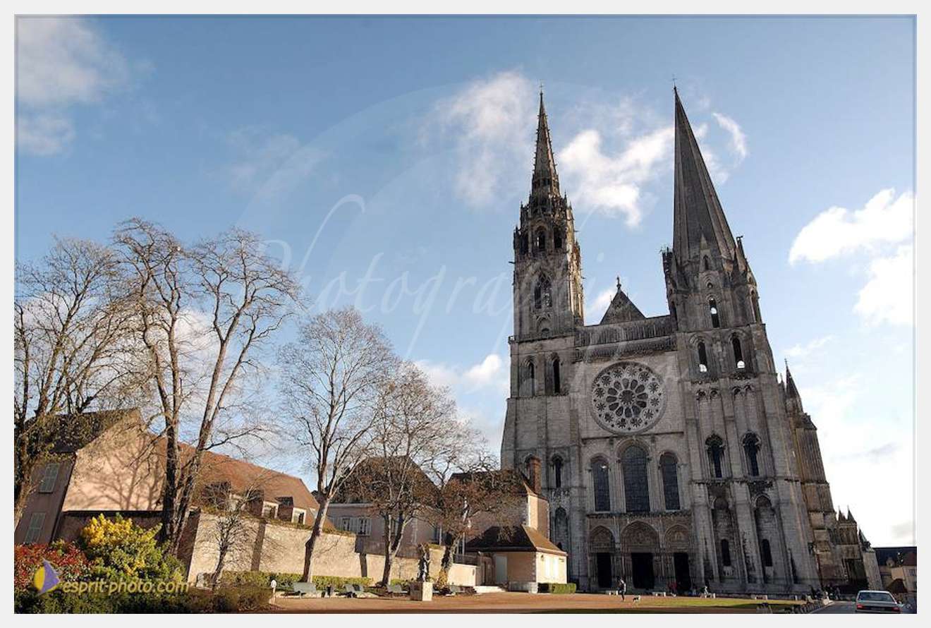 Nom de l'image : D1119963-nef-01 — Description :  PE?lerinage de Chartres 2004