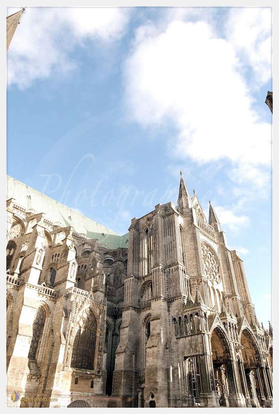 Nom de l'image : D1119971-nef-01 — Description :  PE?lerinage de Chartres 2004
