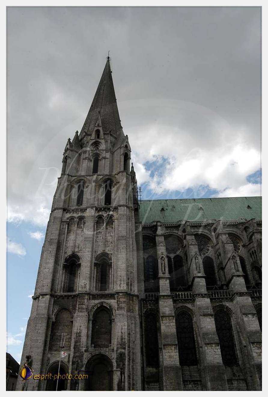 Nom de l'image : D1120742-01.jpg — Description :  Pèlerinage de Chartres 2004