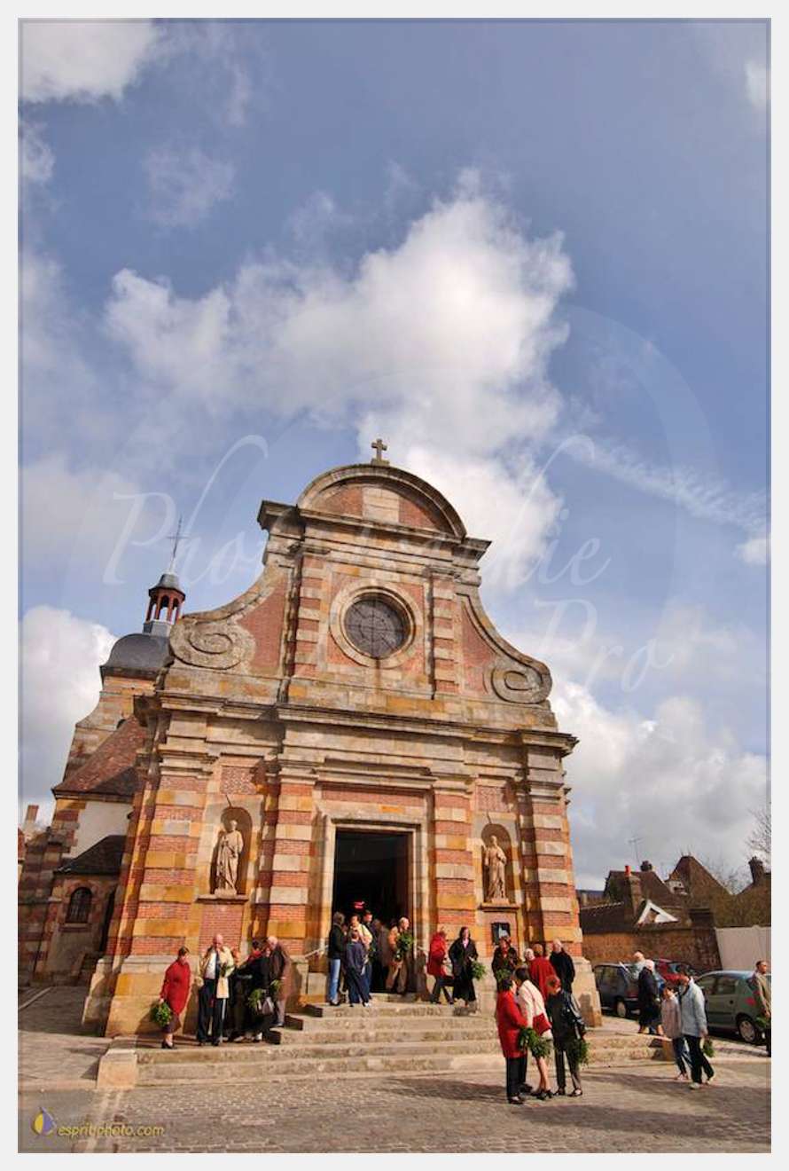 Nom de l'image : D2146138_1 — Description :  Sortie de messe - La FertE? Vidamme