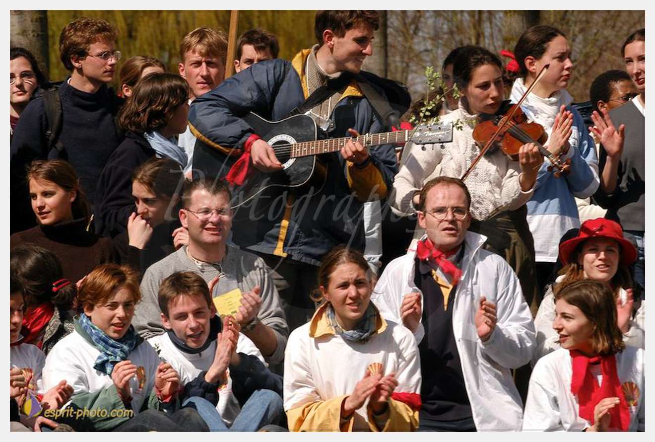 Nom de l'image : D1120475-01 — Description :  PE?lerinage de Chartres 2004
