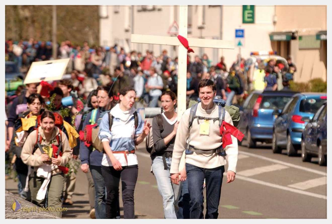 Nom de l'image : D1120539-nef-01 — Description :  PE?lerinage de Chartres 2004
