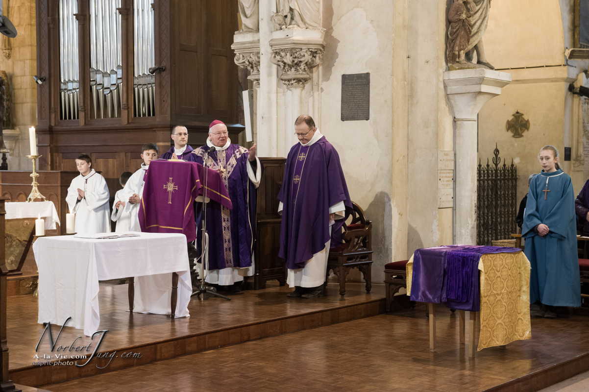 Nom de l'image : Messe-de-cloture-et-appel-decicif-des-Catecumen-a-la-Madeleine_2013-02-17__(c)Norbert-Jung.com_D3s096855 — Description :