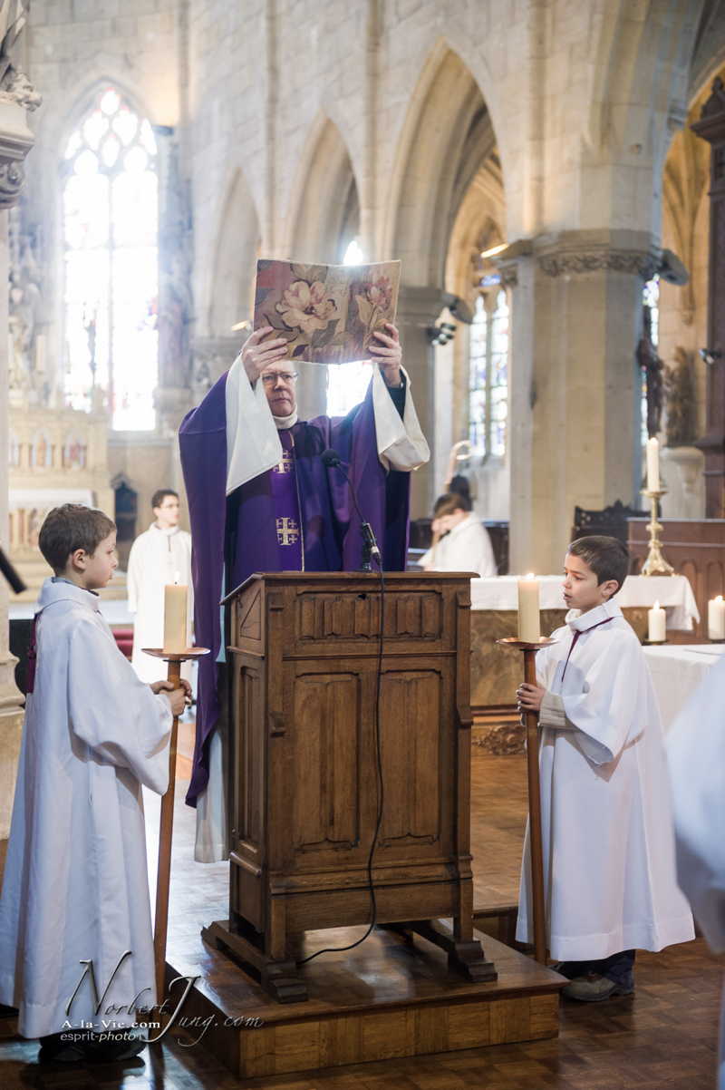 Nom de l'image : Messe-de-cloture-et-appel-decicif-des-Catecumen-a-la-Madeleine_2013-02-17__(c)Norbert-Jung.com_D3s096859 — Description :