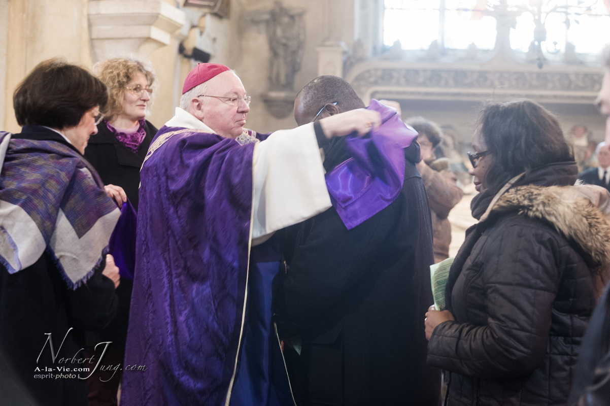 Nom de l'image : Messe-de-cloture-et-appel-decicif-des-Catecumen-a-la-Madeleine_2013-02-17__(c)Norbert-Jung.com_D3s096871 — Description :
