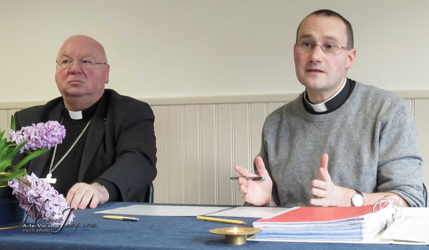 Nom de l'image : Rencontre-des-Catechistes-avec-l-eveque_2013-02-02__(c)Norbert-Jung.com_IMG_1647 — Description :