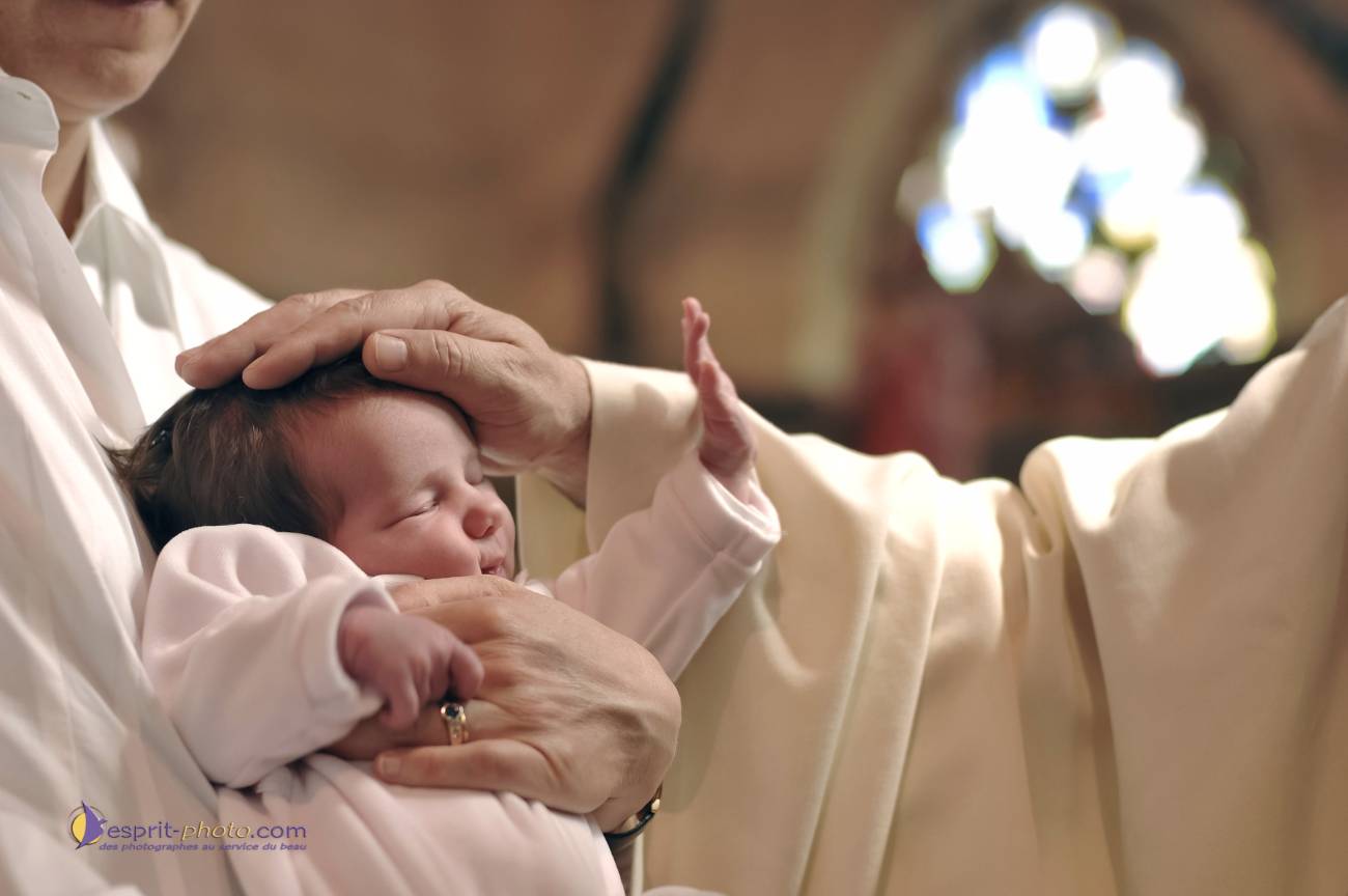 Nom de l'image : D2226266_1_c_Photographie.Pro — Description :  Baptême de bébé