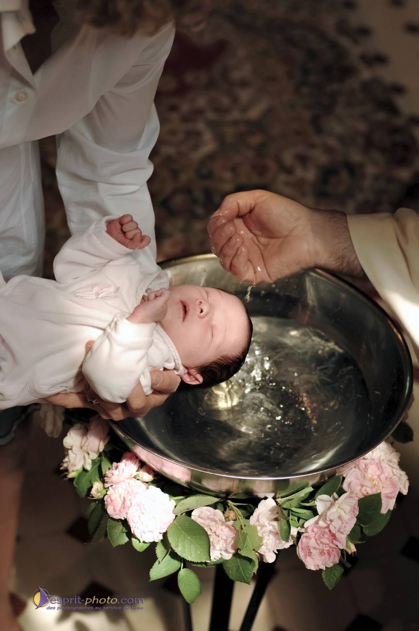 Nom de l'image : D2226438_1_c_Photographie.Pro — Description :  BaptÍme de bÈbÈ