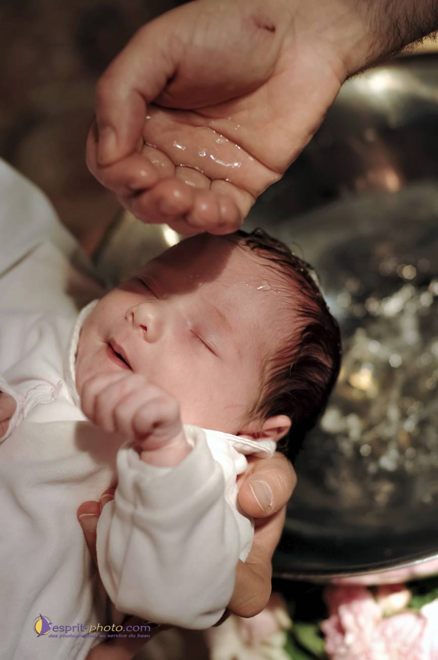 Nom de l'image : D2226476_1_c_Photographie.Pro — Description :  Baptême de bébé