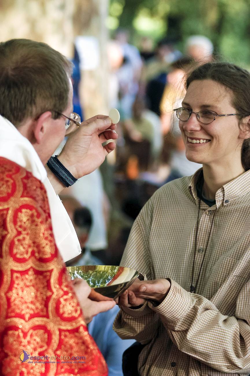 Nom de l'image : D1052513-01_c_Photographie.Pro — Description :  La Castille - Cté EUCHARISTEIN - Engagements communautaire de fr