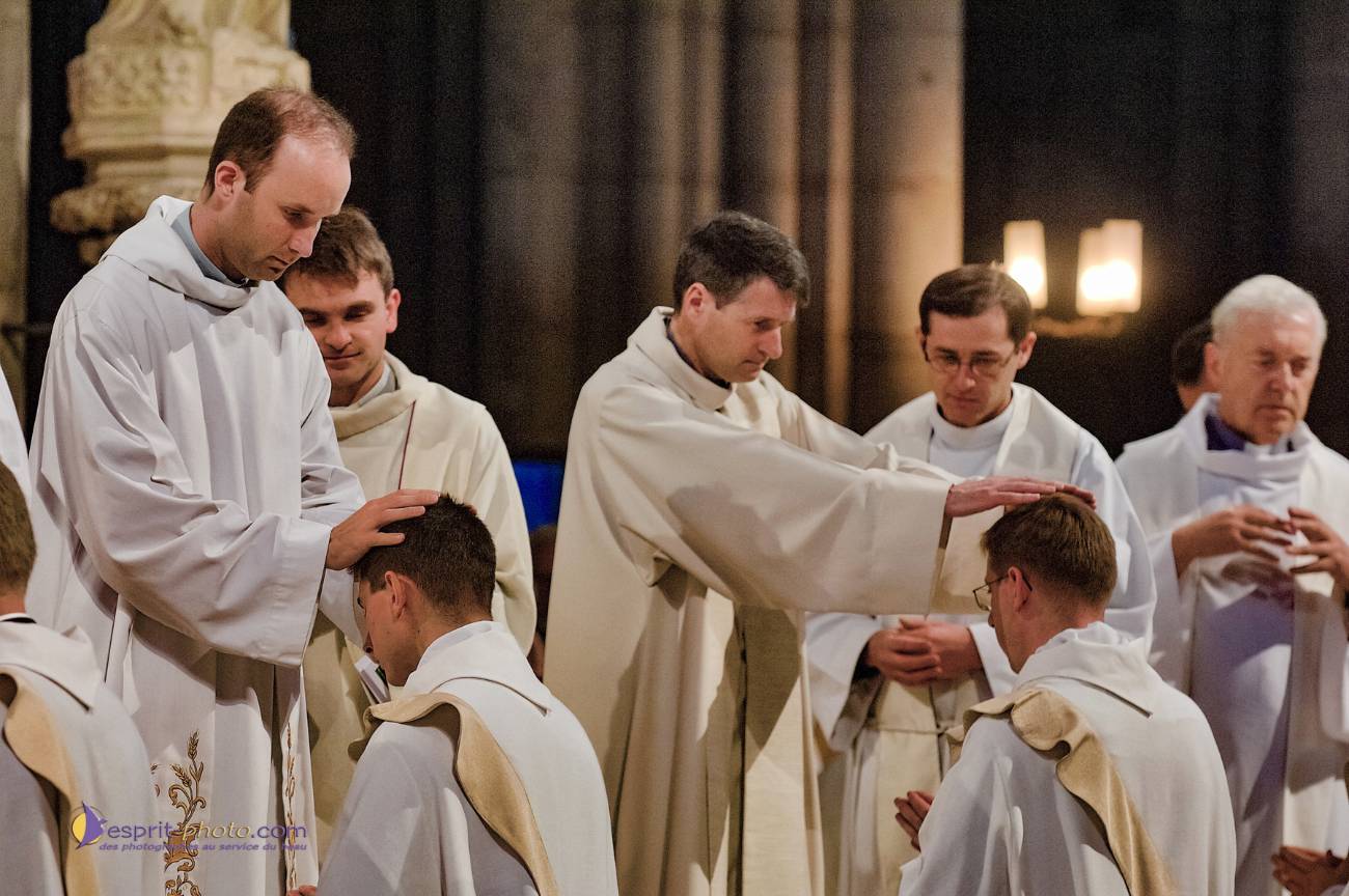 Nom de l'image : D2170848_1_c_Photographie.Pro — Description :  Ordination sacerdotale - ND de Paris - 24 juin 2006